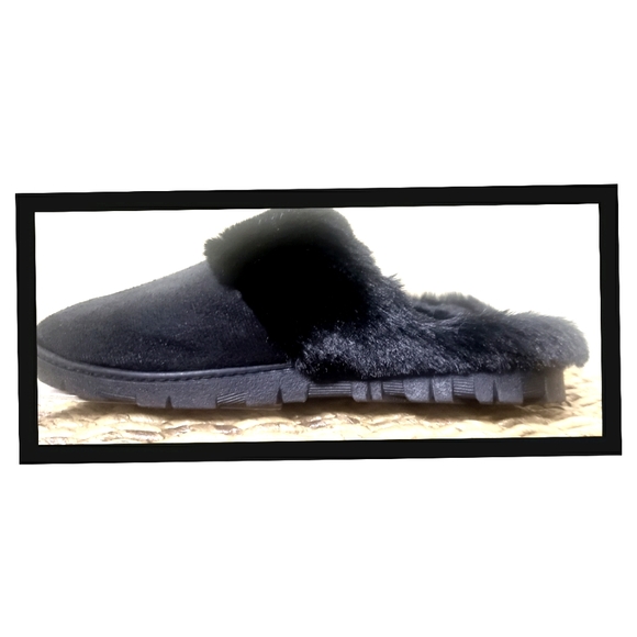 NWT Kensie Black fur slippers....size 8 - Picture 1 of 3